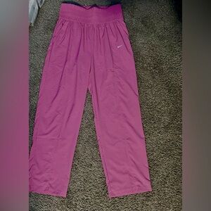 NIKE FLOWY PANTS 🩷